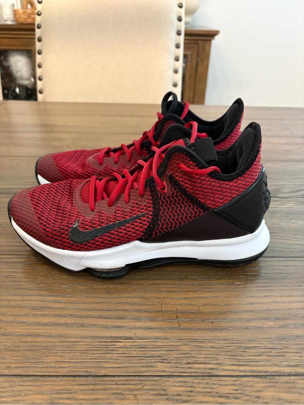 Nike LeBron Witness IV Men’s Sneakers Size 8
